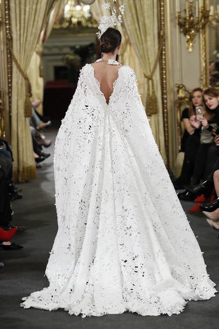 El glamour del Orient Express se pasea por Atelier Couture de la mano del diseñador Emilio Salinas El glamour del Orient Express se pasea por Atelier Couture de la mano del diseñador Emilio Salinas