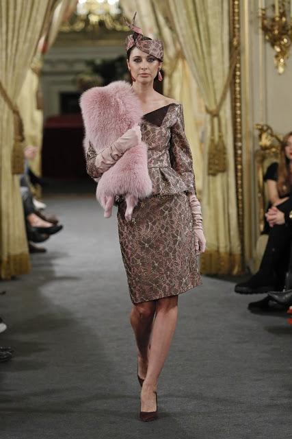 El glamour del Orient Express se pasea por Atelier Couture de la mano del diseñador Emilio Salinas El glamour del Orient Express se pasea por Atelier Couture de la mano del diseñador Emilio Salinas