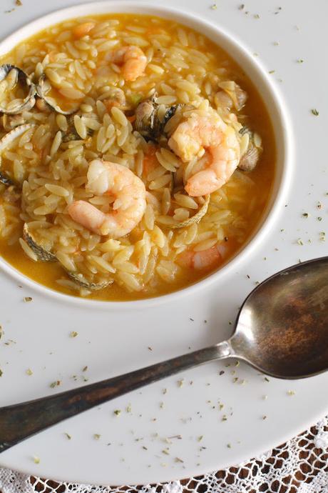 Pasta orzo a la marinera con berberechos y langostinos