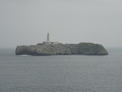 Isla de Mouro, vista desde Península de La Magdalena Isla de Mouro, vista desde Península de La Magdalena