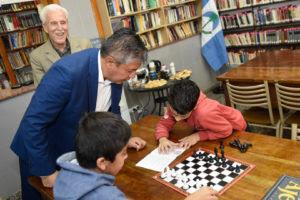 El vicegobernador Figueroa realiza un recorrido en Cutral-Có . El vicegobernador Figueroa realiza un recorrido en Cutral-Có .