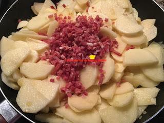 PATATAS AL HORNO CON CEBOLLA, JAMÓN SERRANO Y QUESO