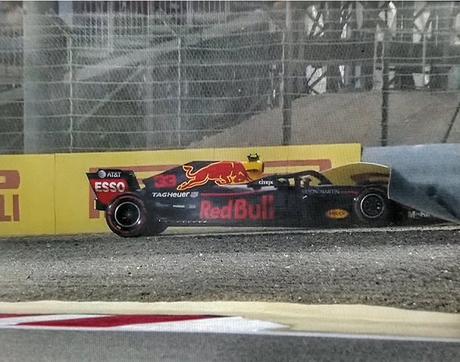 Max Verstappen explica que un error de software fue el causante de su choque Max Verstappen explica que un error de software fue el causante de su choque
