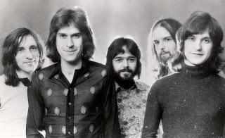 The Kinks - Life goes on (Live) (1977) The Kinks - Life goes on (Live) (1977)