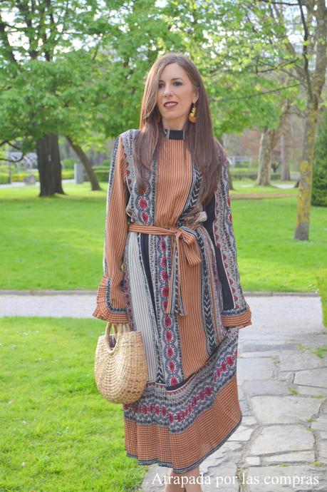 VESTIDO ROMÁNTICO Y CAPAZO