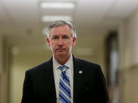 Abogado de Distrito del Condado de Montgomery Kevin Steele en