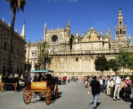 Catedral de Sevilla con La Giralda.