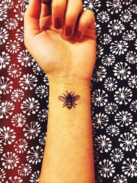 20 ideas de tatuajes para mujeres muy pequeños