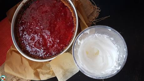 Tarta de queso con salsa de frambuesas Tarta de queso con salsa de frambuesas