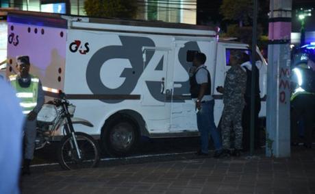 Asaltan camión de valores en Azua y huyen con 36 millones de pesos.