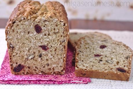 Pan de soda con avena, arándanos y nueces