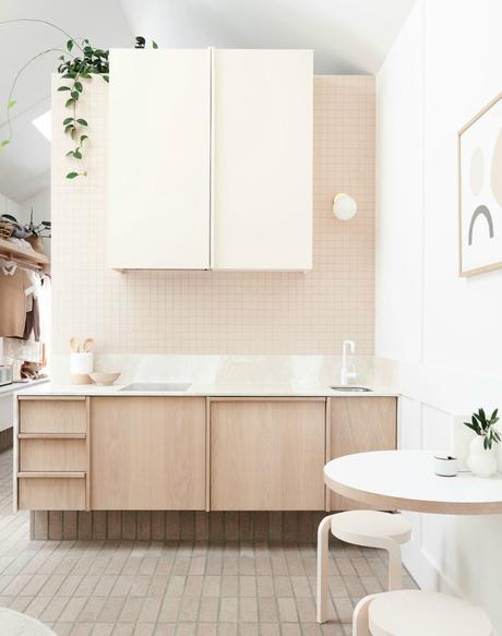 Una encantadora tiny home en color rosa empolvado Una encantadora tiny home en color rosa empolvado