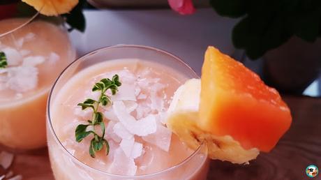 Smoothie de coco, plátano y papaya Smoothie de coco, plátano y papaya