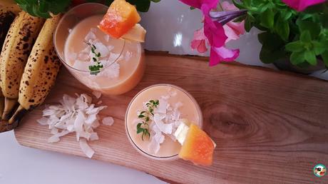 Smoothie de coco, plátano y papaya Smoothie de coco, plátano y papaya