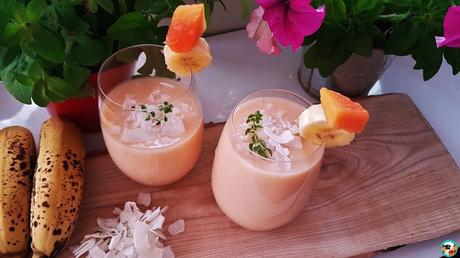 Smoothie de coco, plátano y papaya Smoothie de coco, plátano y papaya