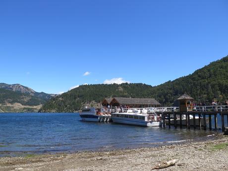San Martín de los Andes desde el bus (City tour en el Redbus) San Martín de los Andes desde el bus (City tour en el Redbus)