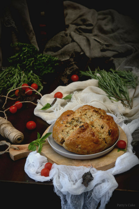 Pan de soda irlandés con un toque caprese Pan de soda irlandés con un toque caprese
