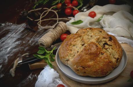 Pan de soda irlandés con un toque caprese Pan de soda irlandés con un toque caprese