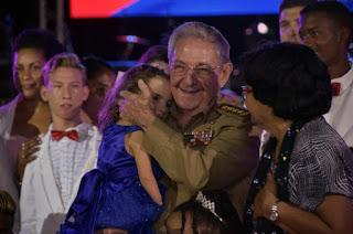 Raúl Castro en centro de educación especial