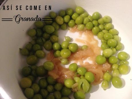 Mouse de pavo con crema de guisantes y encaje Mouse de pavo con crema de guisantes y encaje