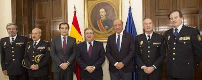 El vuelo de Cifuentes con su “mastergate” y su estrepitosa caída.