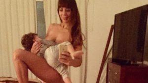 Ximena Capristo, tras las críticas por una foto desnuda junto a su hijo: “Me causan gracia” SJFB8N5sG_930x525__1