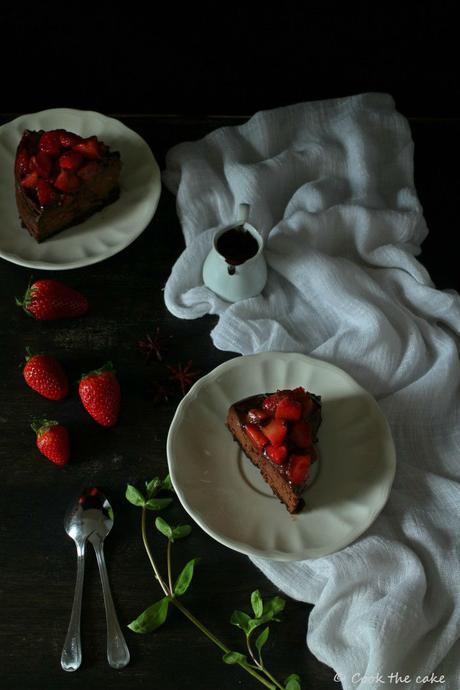 chocolate-and-strawberry-cheesecake, cheesecake-de-chocolate-y-fresas, fresas-maceradas-en-vino