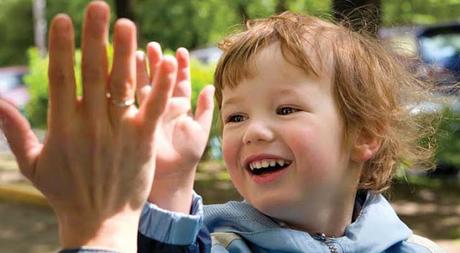 No llenes su cuarto de juguetes, llena su memoria de recuerdos No llenes su cuarto de juguetes, llena su memoria de recuerdos