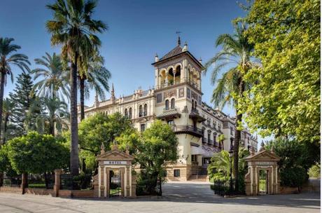 Fachada del hotel Alfonso XIII. (DR)