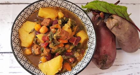 Potaje de verduras con hojas de remolacha, judías rojas, garbanzos y seitán