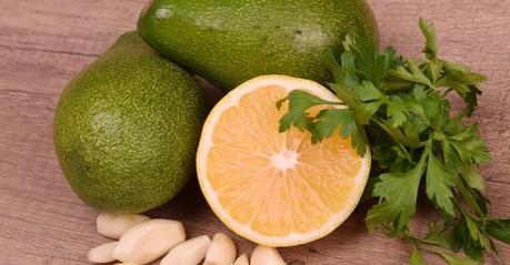 Mascarillas caseras para cuidar el cabello en primavera y verano Mascarilla de aguacate para el cabello