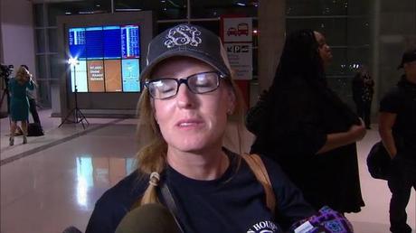 Héroe vaquero, bombero juntos sacaron a mamá que fue tragada por Southwest vuelo dentro