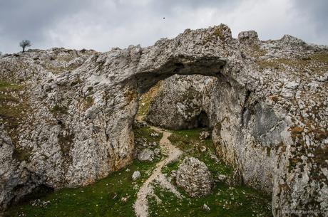 Un puente de piedra