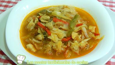 Guiso fácil de repollo con pechuga de pollo