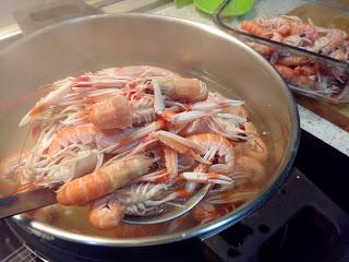 GAZPACHUELO DE CIGALAS DE MALAGA CON MAYONESA DE SU JUGO Y CORAL