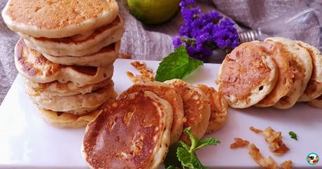 Blinis con cebolla frita