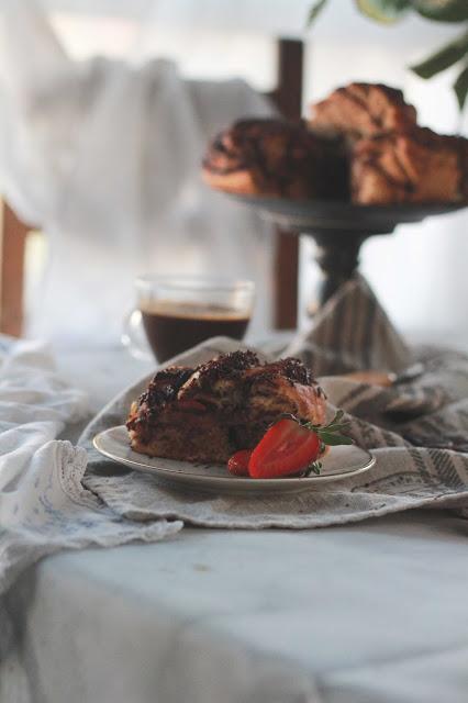 Brioche trenzado de chocolate al limón con fresas