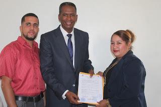 Ayuntamientos de Barahona reconocen gestión de Francisco Del Valle.