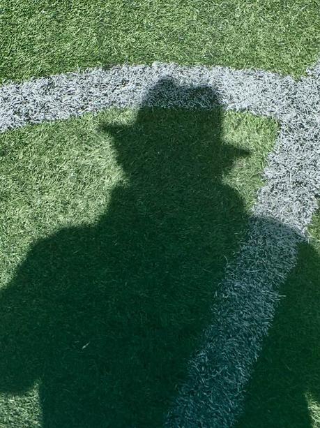 La imagen puede contener: hierba y exterior