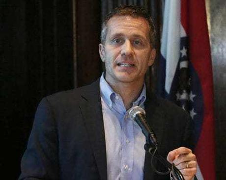 El gobernador de Missouri, Eric Greitens, es acusado de nuevo, acusado de utilizar indebidamente la lista de donantes de la organización benéfica en campaña