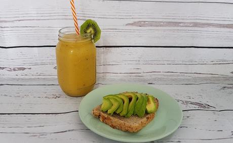 Batido de kiwi, papaya, pepino y plátano