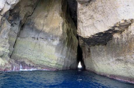 Qué ver en Gozo en un día, además de la ventana que se cerró Algunas de las grutas que se ven durante el paseo en barca que ver en Gozo