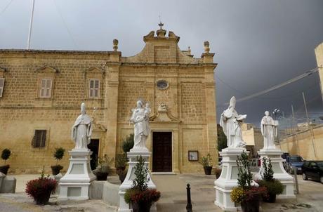 Qué ver en Gozo en un día, además de la ventana que se cerró Otra vista del santuario de Ta ‘Pinu que ver en Gozo