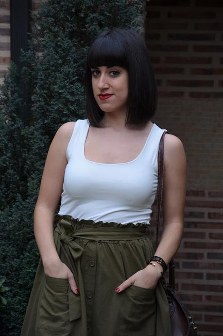 Falda midi con bolsillos