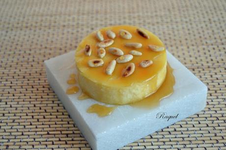 Tartitas de mató y miel con piñones