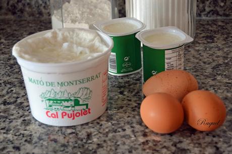 Tartitas de mató y miel con piñones