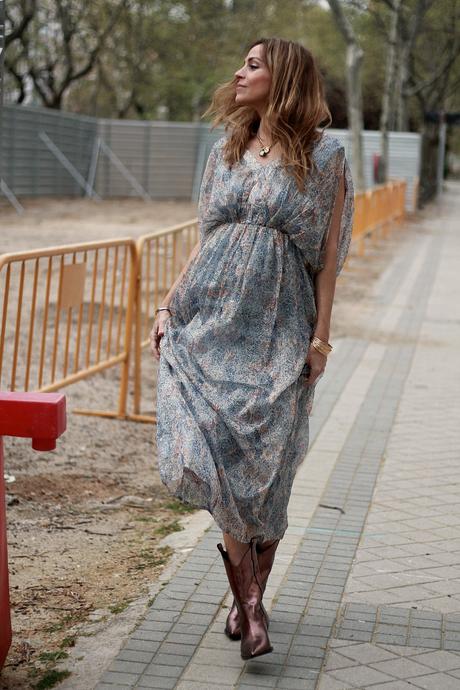 boho dress y botas cow boy