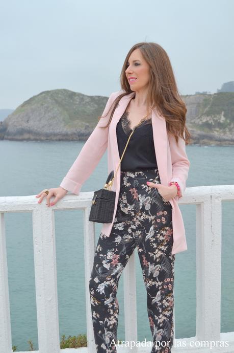 BLAZER ROSA Y PANTALÓN FLUIDO