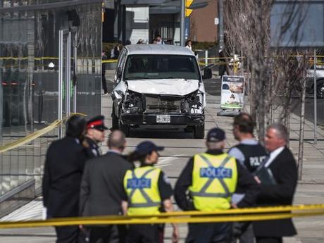 AP CANADA VAN HITS PEDESTRIANS PUEDO ENCENDER