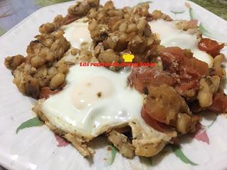 ALUBIAS REVENTADAS CON TOMATE Y HUEVOS